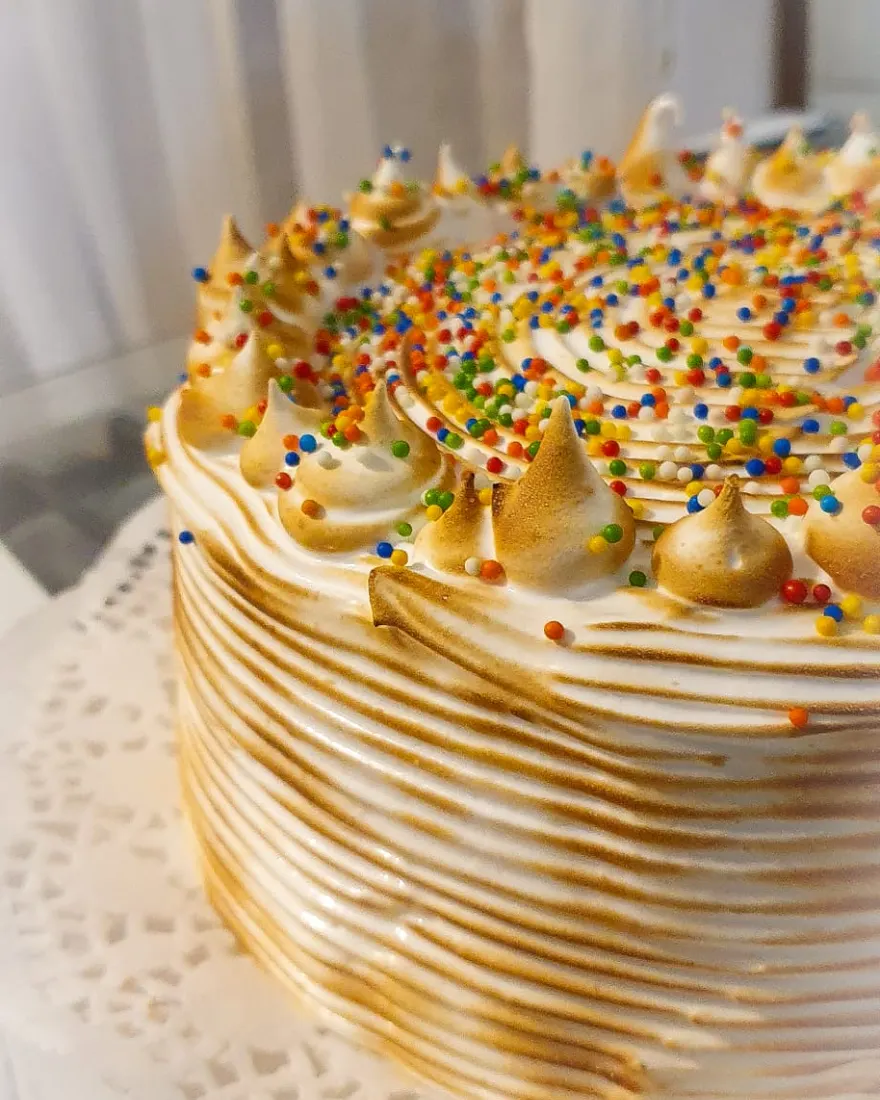 Torta con merengue suizo